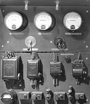 Volts and Amps G006_0262